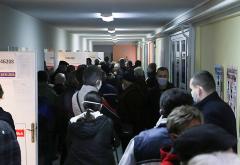 Banja Luka: Gužve na biralištima, mjere kao da ne postoje